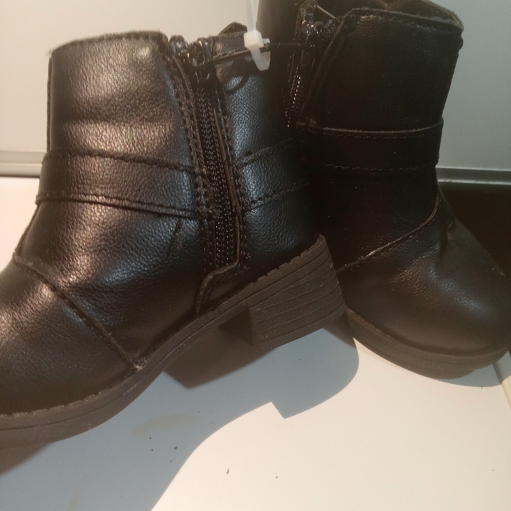 OSHKOSH TODDLER SIZE 6M BOOTS
